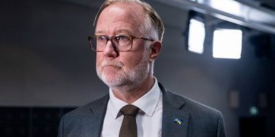 Ledare: L:s opinionskris är inget skäl att införa euro