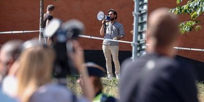 Protester vid ny koranaktion på Mynttorget 