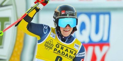 Sara Hector på pallen i Lienz storslalom