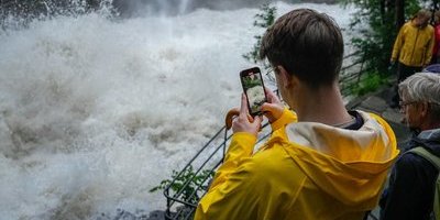 Världen går inte under, men den blir farligare att leva i. 