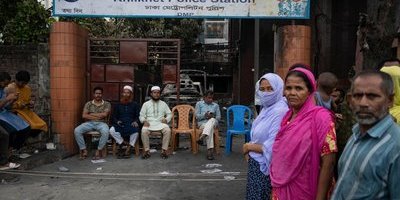 Fredspristagaren tar över Bangladesh