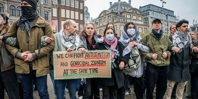 Demonstranter trotsar förbud i Amsterdam