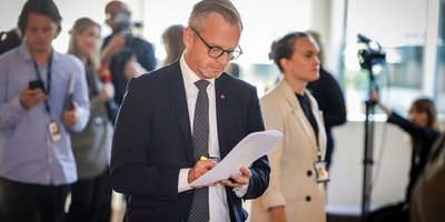 Oppositionen sågar regeringens budget – "ett hån mot vanligt folk"