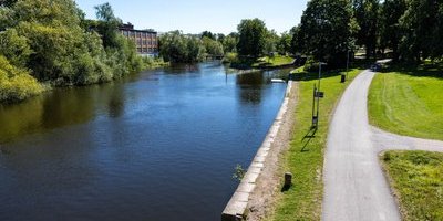 Flicka död efter efter att bil körde ner i Stångån i Linköping