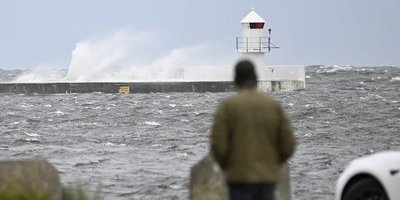 Stormen Babet drar in: Risk för stora skador – tåg och flyg ställs in 