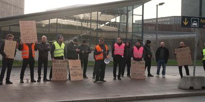 Taxiförare strejkar på Arlanda: "Jobbar 60-70 timmar för slavlöner"