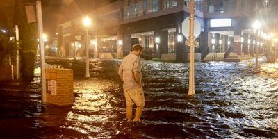 Trasiga hus och meterhögt vatten när Florida vaknar upp efter Milton