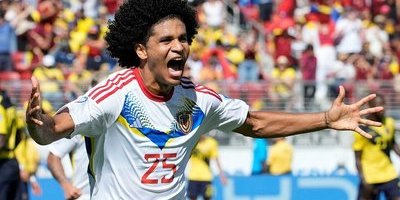 Ecuador föll i Copa América-premiären efter utvisning