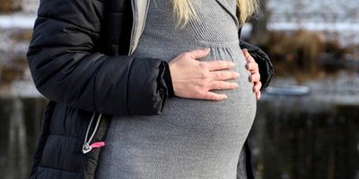 Återvände gravid från sin mammaledighet – sparkades