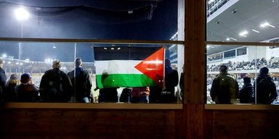 På en allsvensk arena sitter Palestinas flagga – på en annan är den förbjuden