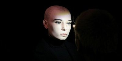 "Hemsk" Sinéad O’Connor-docka dras tillbaka