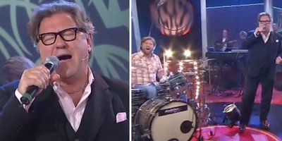 Tommy Körberg sjunger "My Sharona" med sonen Anton Körberg