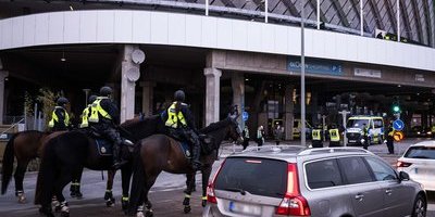 Hotbild mot polisman efter kaosderbyt – får beskydd i hemmet