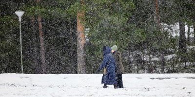 Första snön på ingång i södra Sverige