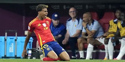 Spanien till EM-final – 16-åringen historisk