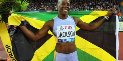 Shericka Jackson glädjerus efter 100m – går mot en dubbel