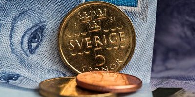 Kronan på årslägsta mot dollarn