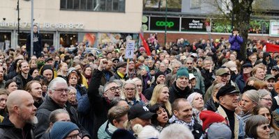 Stor uppslutning i Gubbängen – över 1 000 i protest mot "terrorhandling"