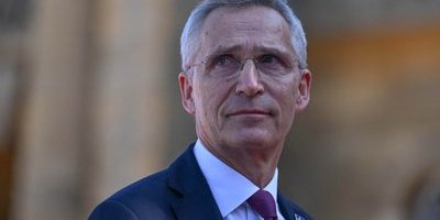 Stoltenberg: Förbered er för tio år av krig