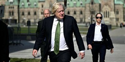 Boris Johnson väljer sandstranden framför valrörelsen