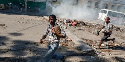 Flykten från Port-au-Prince: Våldtäkter och skott