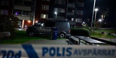 Polisens senaste spår i jakten på mördaren: Hörlurar i trapphuset