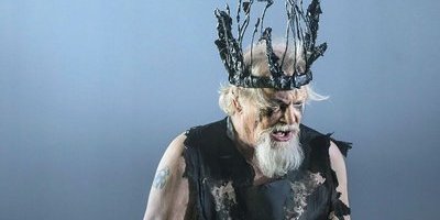 "Kung Lear" blir en överdådig pappauppgörelse på Dramaten