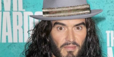 Efter anklagelserna – Russell Brand vädjar till fansen om pengar 