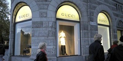 Gucci-ägaren flaggar för lägsta helårsvinsten sedan 2016