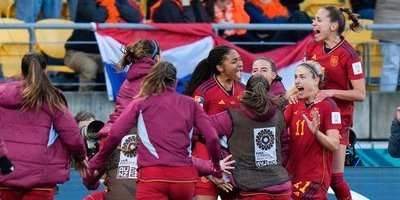 Spanien till semi – ställs mot Sverige