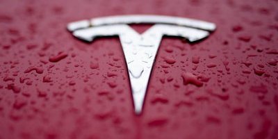 Tesla fattade eld i Frankrike – fyra döda