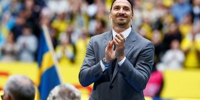 Zlatan hyllades av nästan 47 000 åskådare på Friends